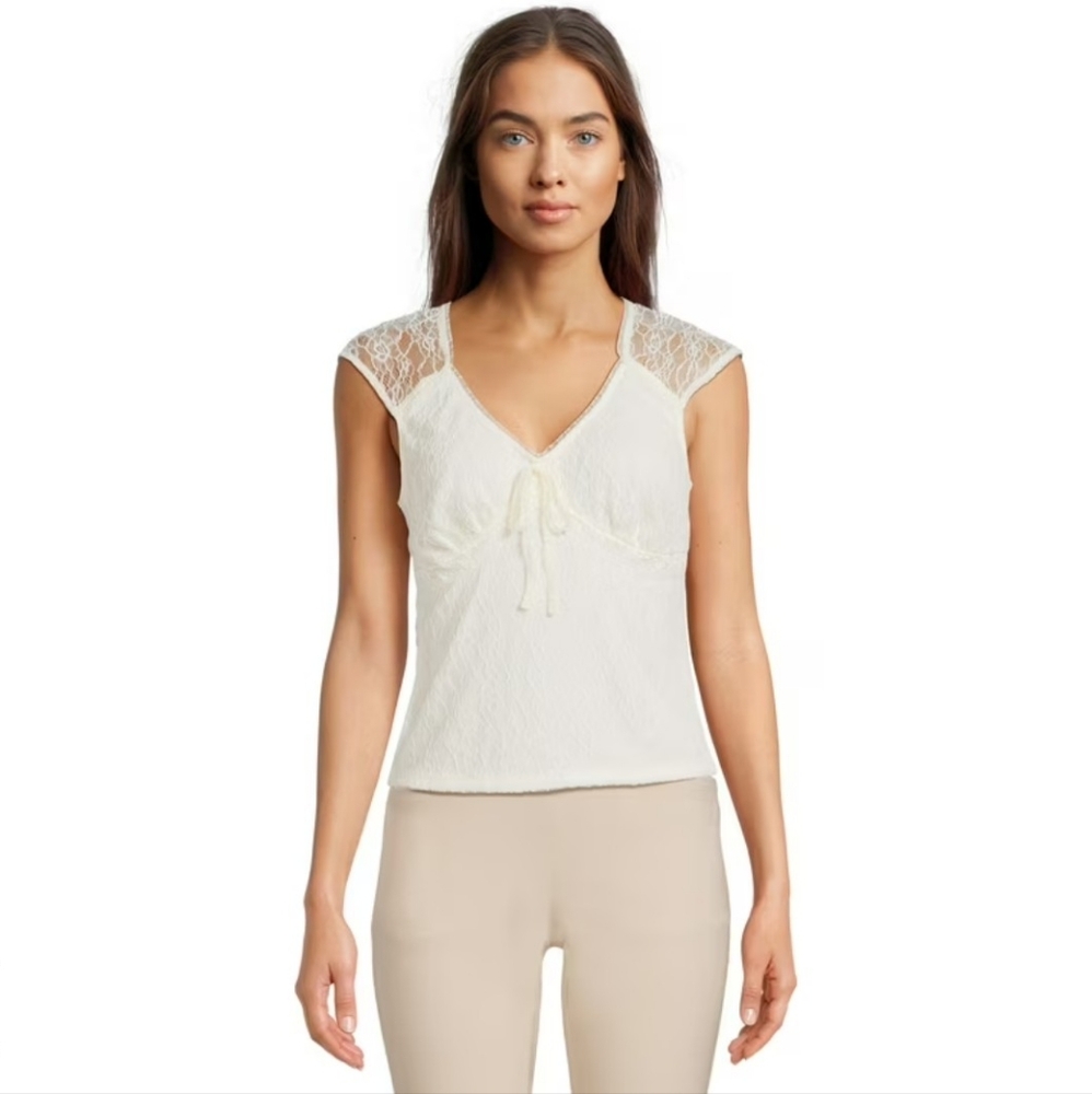 ❤️ 10/$10 Elegant Lace V-neck White Top